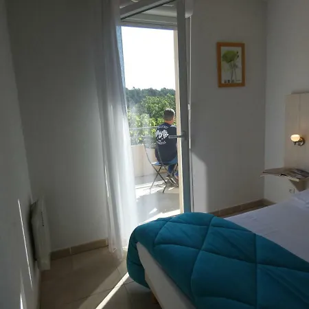Les Pins Parasols De La Roque Apartment